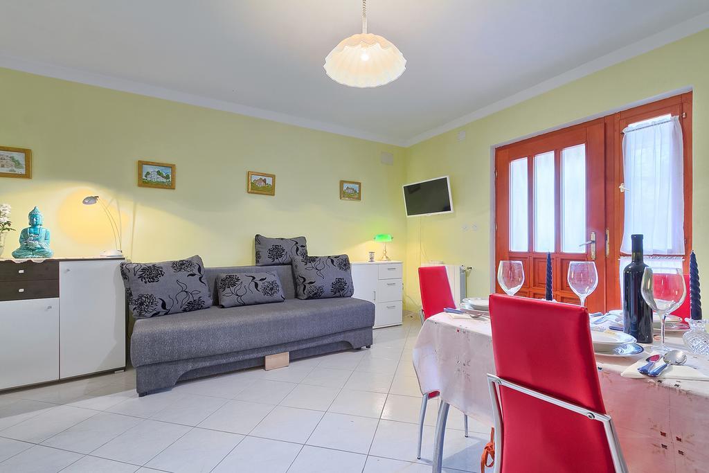 Apartments Valoda Nedeščina Екстериор снимка