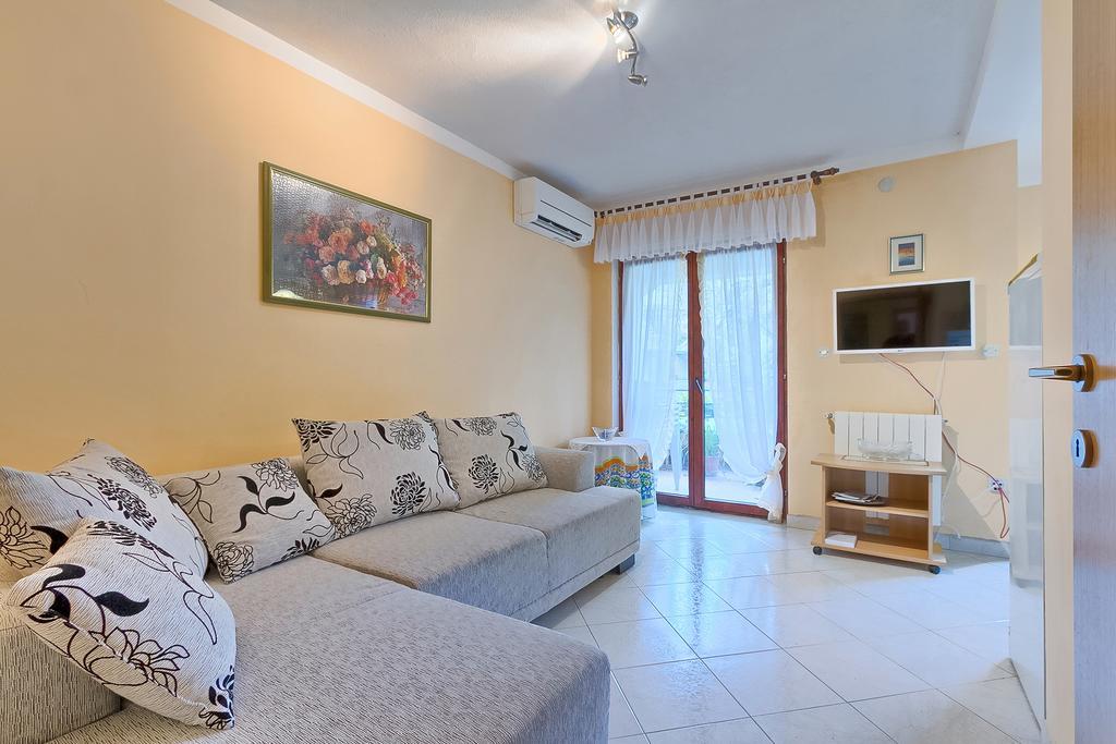 Apartments Valoda Nedeščina Екстериор снимка