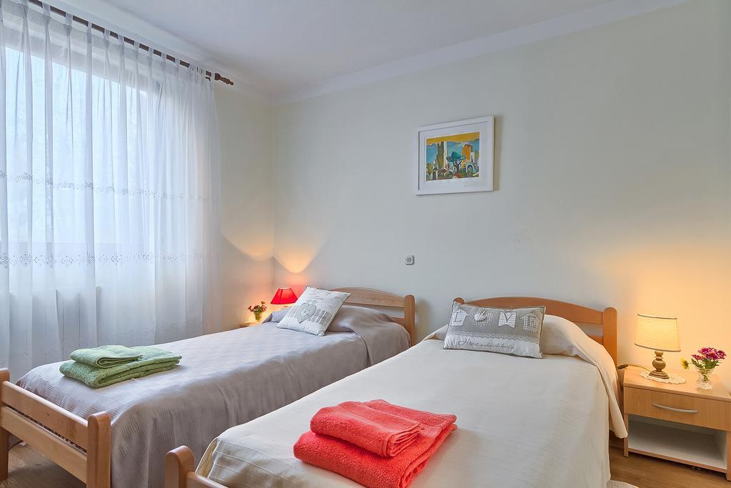 Apartments Valoda Nedeščina Екстериор снимка