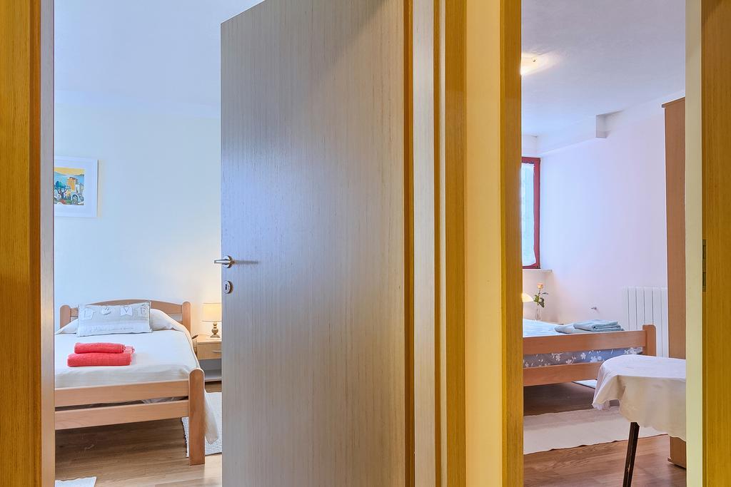 Apartments Valoda Nedeščina Екстериор снимка